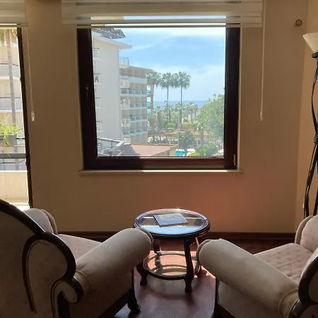Central Flat W/ Balcony & Sea View, 1 Min To Beach Daire Alanya